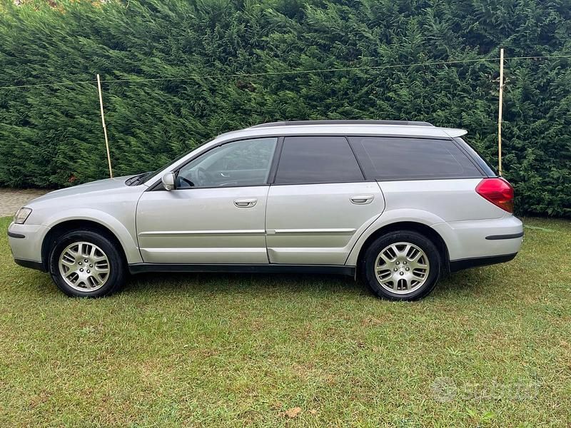 Usata Subaru Outback 2004 Grigio SUV