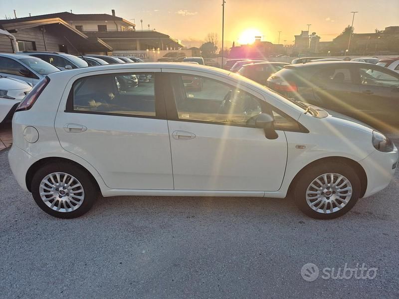Usata Fiat Punto Street 75 CV (55 kW) 2014 Bianco Utilitaria