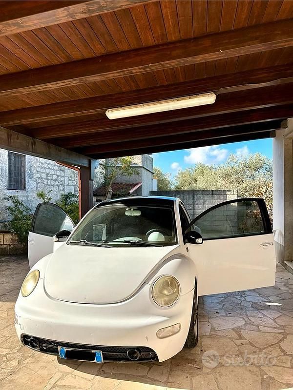 Usata VW New Beetle 105 CV (77 kW) 2005 Bianco Utilitaria