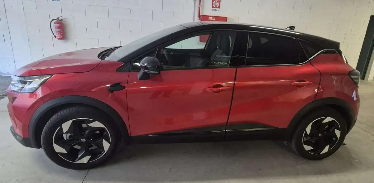 Usata Renault Captur Techno 101 CV (74 kW) 2025 Rosso SUV