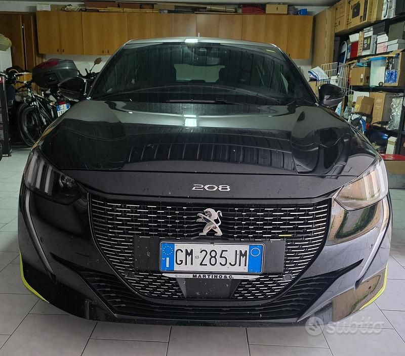 Nero Usata 2023 Peugeot 208 GT Due volumi | 15.500 € (Molto cara) - Immagine 1/4