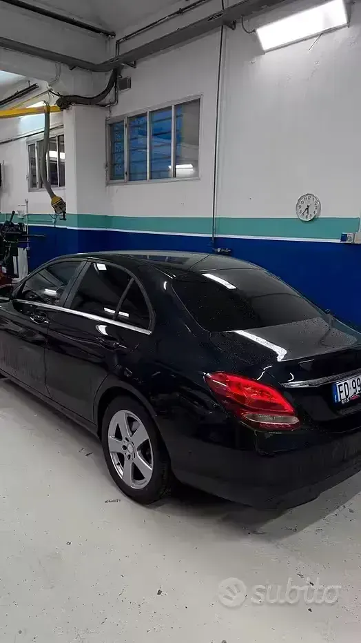 Usata Mercedes C180 Premium 116 CV (85 kW) 2016 Blu Berlina