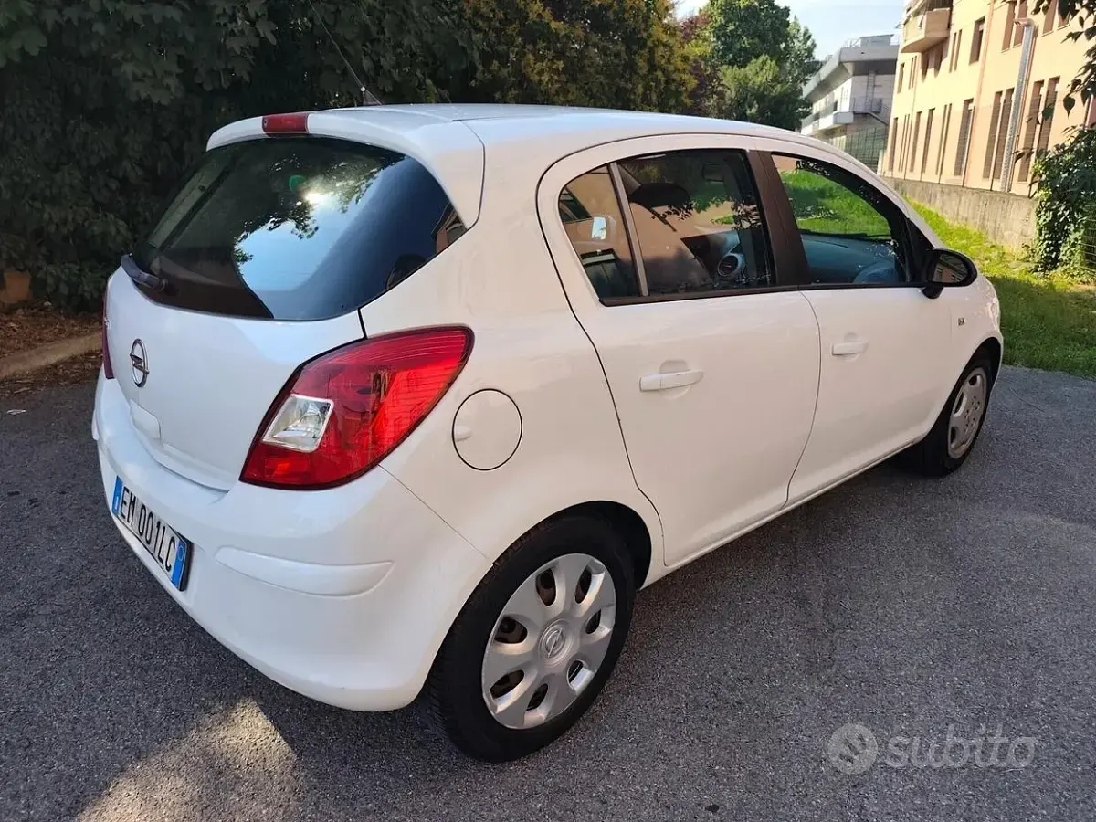 Usata Opel Corsa 86 CV (63 kW) 2012 Bianco Utilitaria