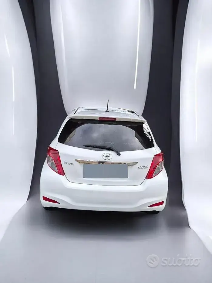 Usata Toyota Yaris Sport 99 CV (72 kW) 2012 Bianco Utilitaria