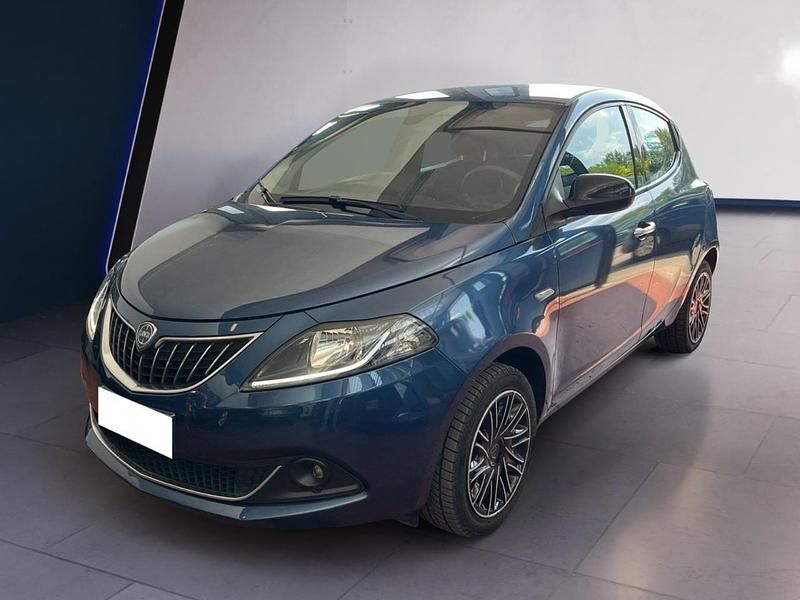 Usata Lancia Ypsilon Gold 70 CV (51 kW) 2021 Blu Utilitaria