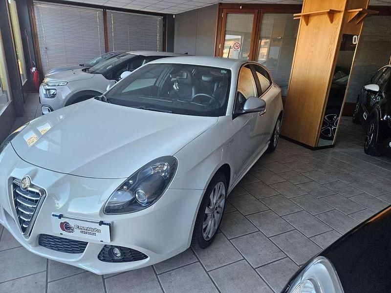 Usata Alfa Romeo Giulietta Distinctive 170 CV (125 kW) 2011 Bianco Utilitaria