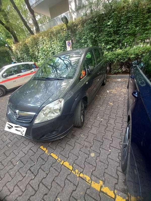 Usata Opel Zafira Cosmo 150 CV (110 kW) 2011 Monovolume