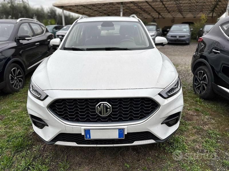 Usado MG ZS Luxury 111 CV (81 kW) 2023 Blanco SUV