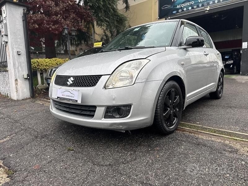 Grigio Usata 2009 Suzuki Swift GL Tre volumi | 2999 € (Ottimo prezzo) - Immagine 1/4