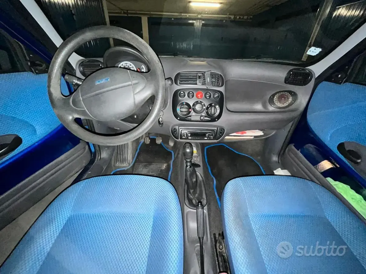 Usata Fiat 600 54 CV (39 kW) 2001 Blu Berlina
