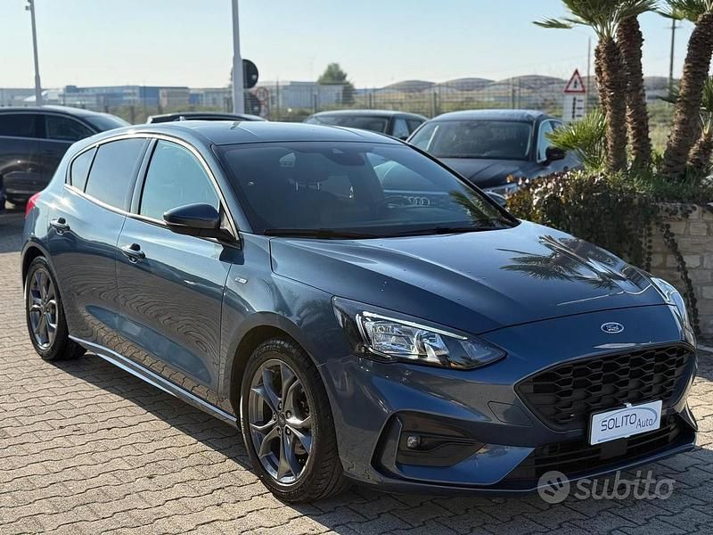 Usata Ford Focus ST-Line 125 CV (91 kW) 2020 Chrome blue metallizzato Berlina