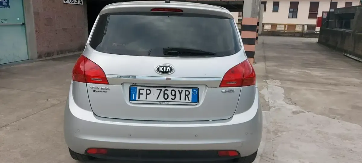 Usata Kia Venga 90 CV (66 kW) 2018 Grigio Utilitaria