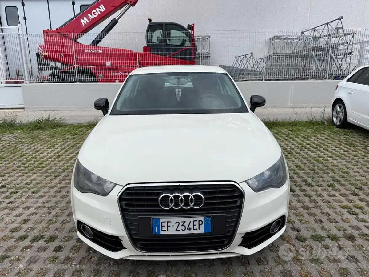 Usado Audi A1 Ambition 86 CV (63 kW) 2010 Blanco Utilitario