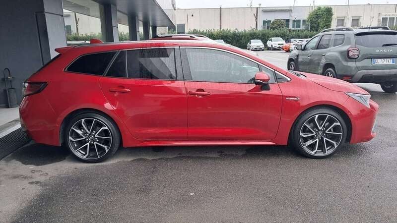 Usata Toyota Corolla Lounge 153 CV (112 kW) 2019 Rosso Station wagon