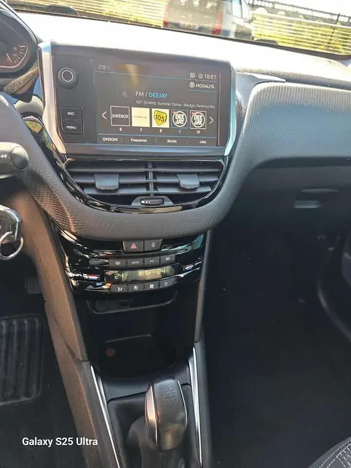 Usata Peugeot 208 Allure 83 CV (61 kW) 2018 Argento Utilitaria