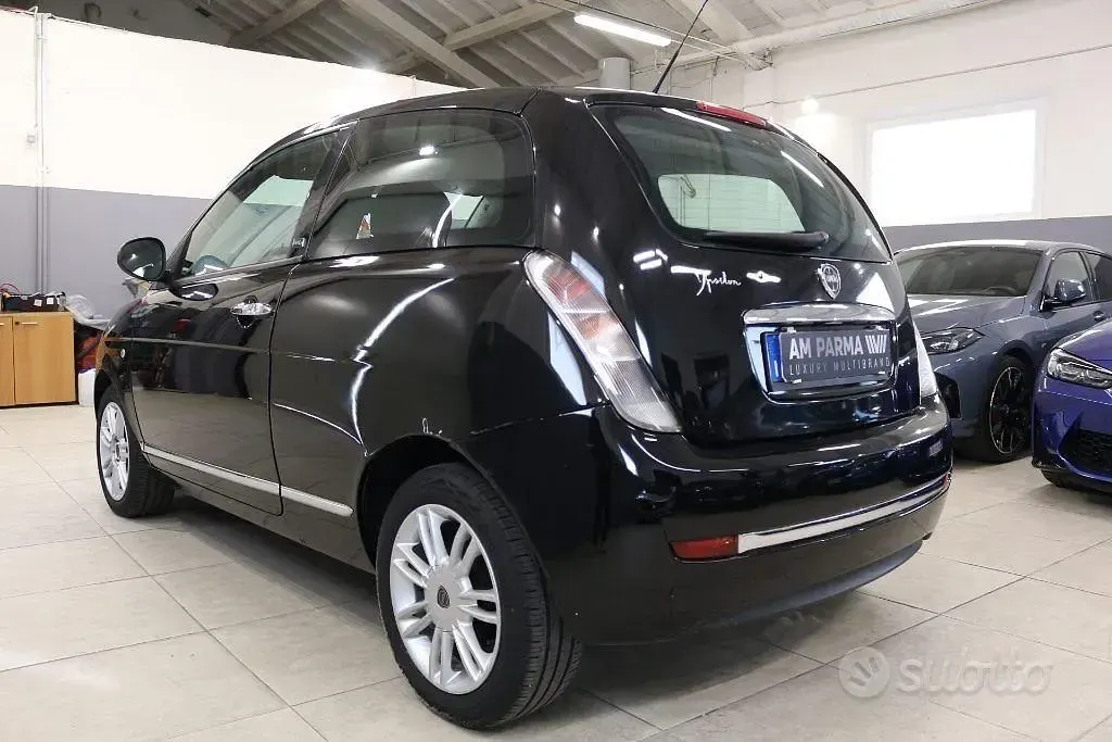 Usata Lancia Ypsilon 77 CV (56 kW) 2012 Nero Utilitaria