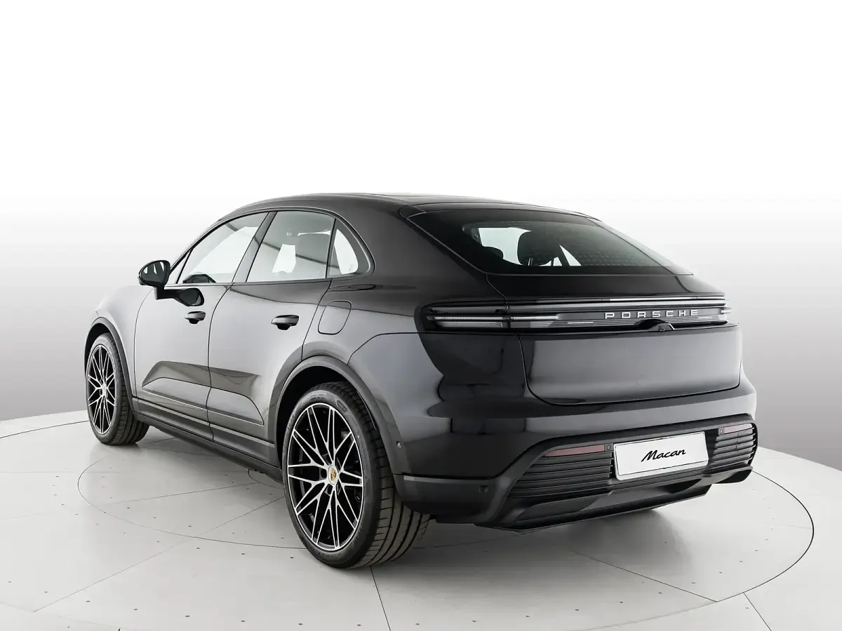 Nuova Porsche Macan 2026 Nero jet metallizzato SUV