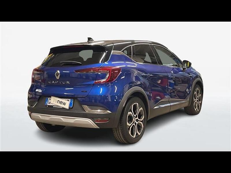 Usata Renault Captur Techno 145 CV (106 kW) 2023 Blu scuro SUV