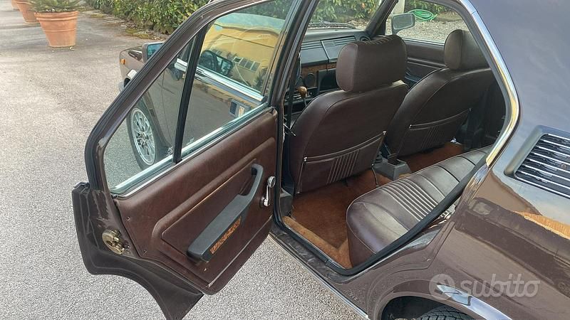 Usata Alfa Romeo 2000 130 CV (95 kW) 1980 Marrone Berlina