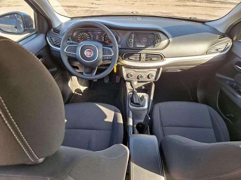 Usata Fiat Tipo Easy 120 CV (88 kW) 2018 Grigio Berlina