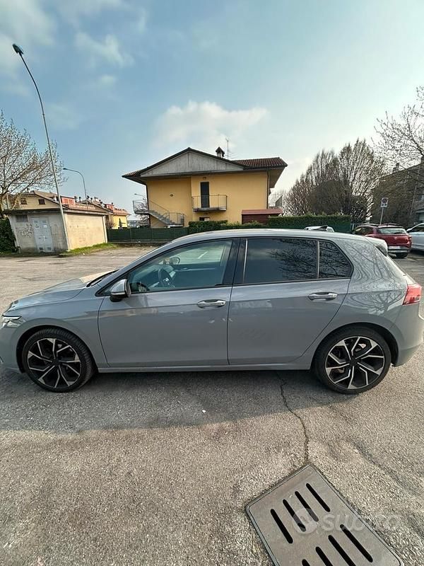 Usata VW Golf VIII 150 CV (110 kW) 2022 Grigio Berlina