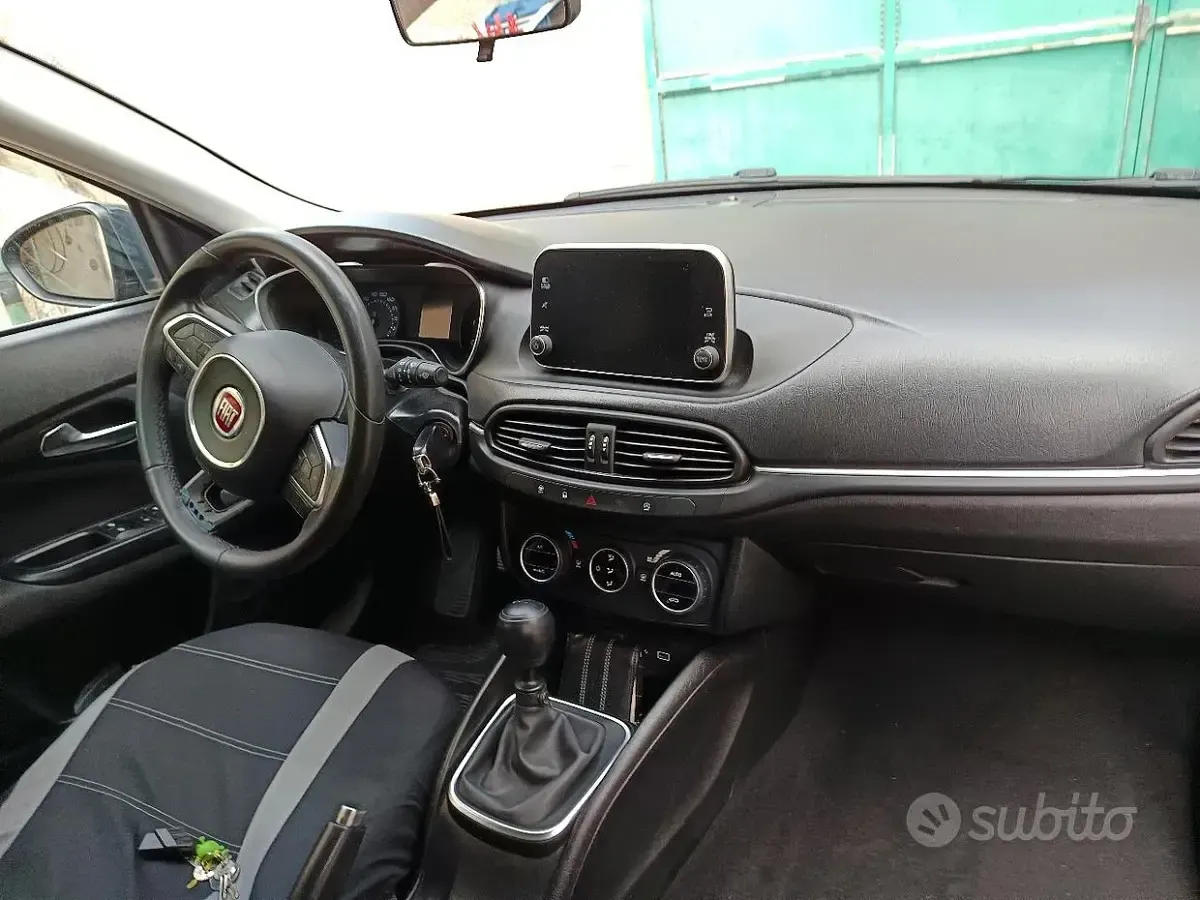 Usata Fiat Tipo 120 CV (88 kW) 2019 Nero Station wagon