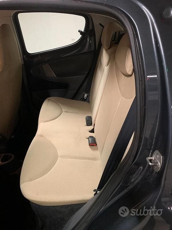 Usata Peugeot 107 54 CV (39 kW) 2007 Grigio Utilitaria