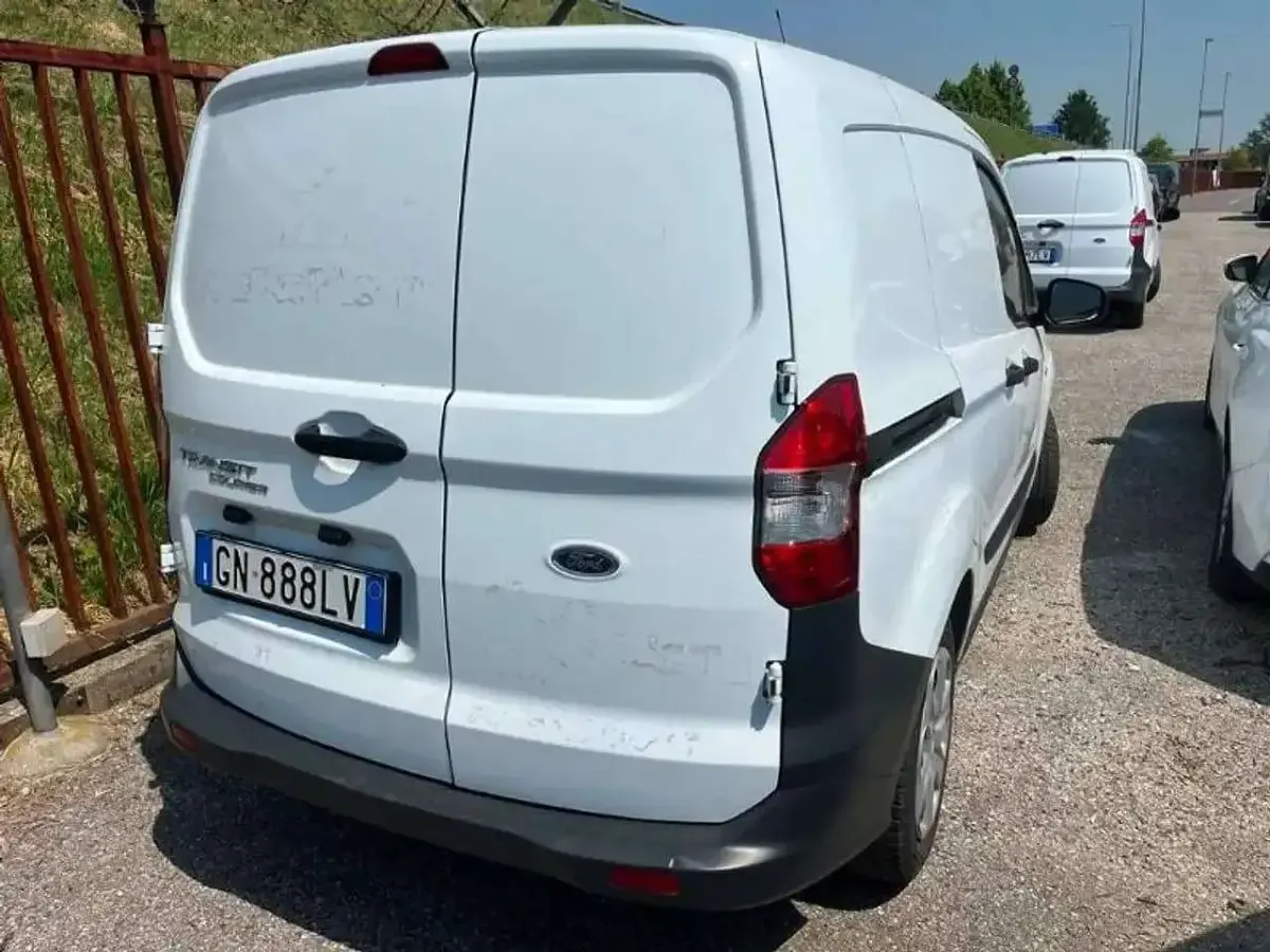 Usata Ford Tourneo Courier Trend 101 CV (74 kW) 2023 Bianco Monovolume