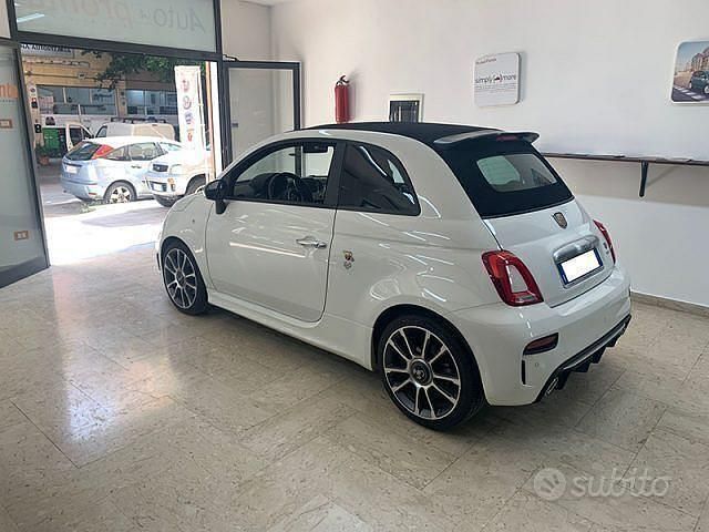 Usata Abarth 595C Turismo 165 CV (121 kW) 2021 Antracite pastello Cabrio