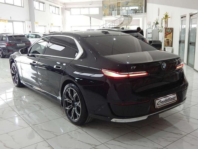 Usata BMW i7 125 kW (170 CV) 2025 Nero Berlina