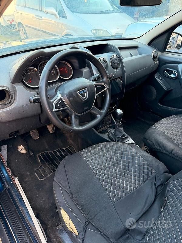 Usata Dacia Duster Lauréate 110 CV (80 kW) 2017 Blu SUV