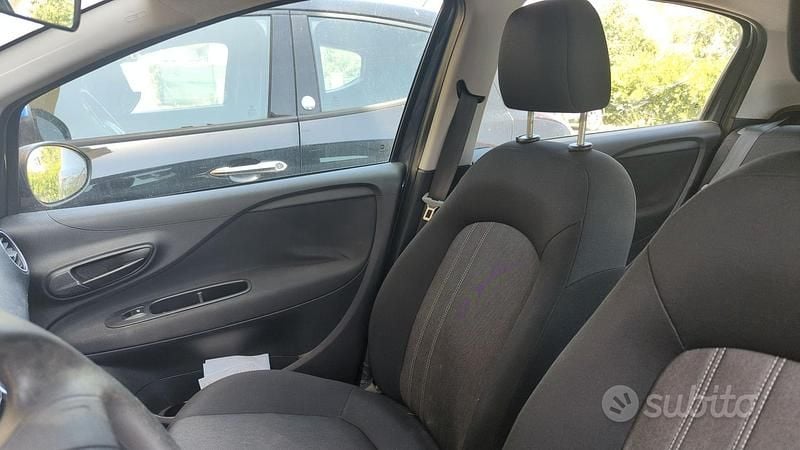 Usata Fiat Grande Punto 77 CV (56 kW) 2015 Grigio Utilitaria