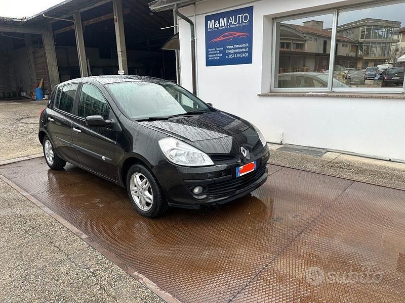 Usata Renault Clio II Dynamique 85 CV (62 kW) 2007 Nero Berlina