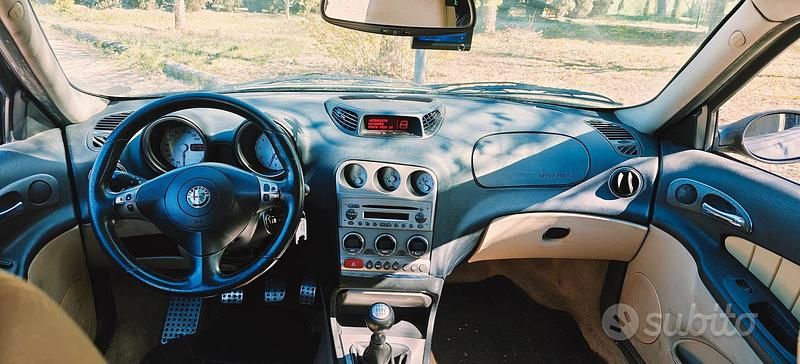 Usata Alfa Romeo Crosswagon 150 CV (110 kW) 2004 Nero Station wagon