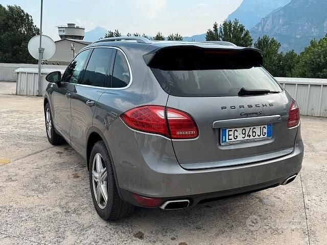 Usata Porsche Cayenne 400 CV (294 kW) 2011 Grigio SUV