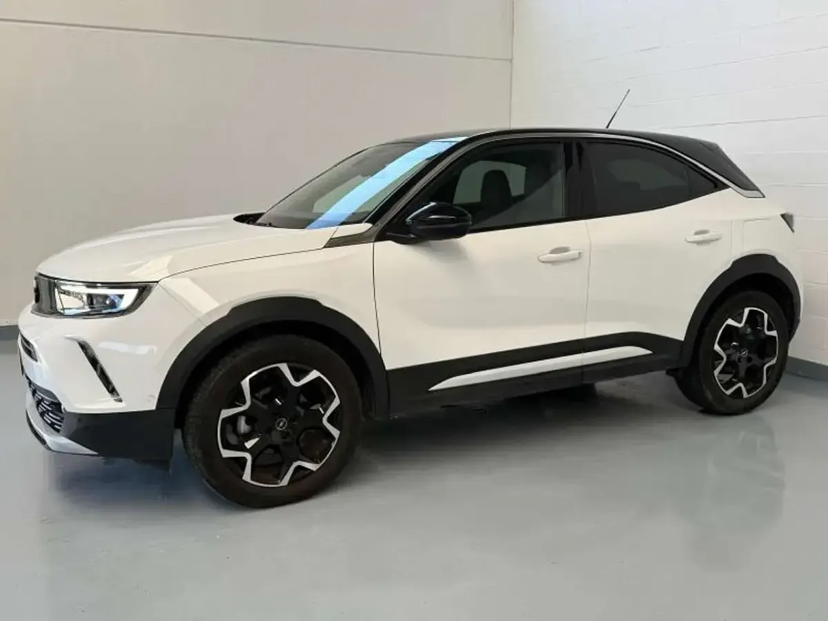 Usata Opel Mokka Ultimate 131 CV (96 kW) 2022 Bicolore tetto nero/bianco alp SUV