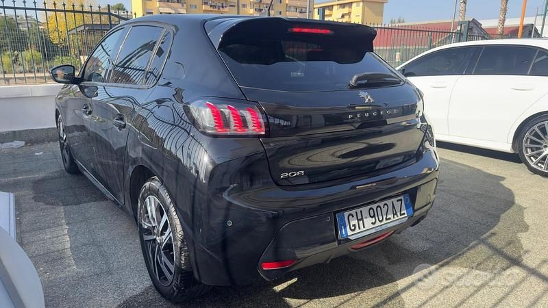 Usata Peugeot 208 Allure 100 CV (73 kW) 2022 Nero Utilitaria