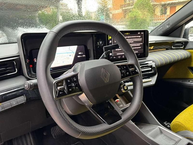 Begagnad Renault 5 E-Tech Iconic 77 kW (106 HK) 2024 Blå Halvkombi