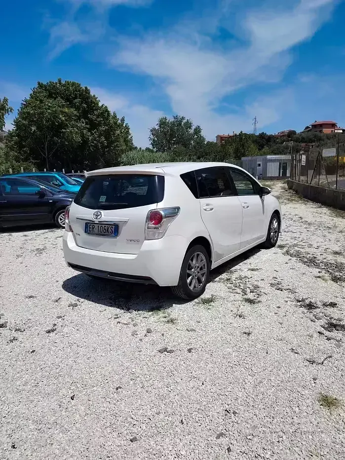 Usata Toyota Verso Active 124 CV (91 kW) 2013 Bianco Monovolume