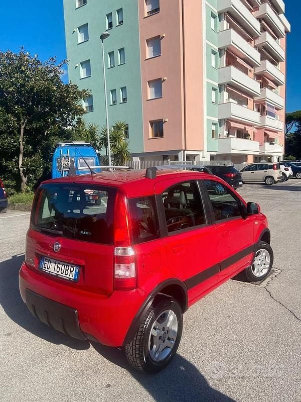 Usata Fiat Panda 4x4 69 CV (50 kW) 2010 Rosso Utilitaria