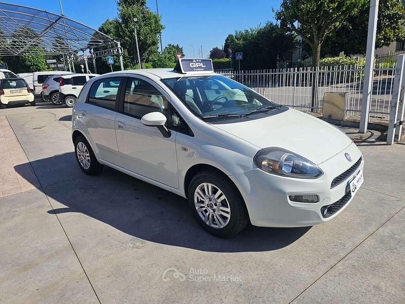 Usata Fiat Punto Easy 77 CV (56 kW) 2012 Bianco Utilitaria