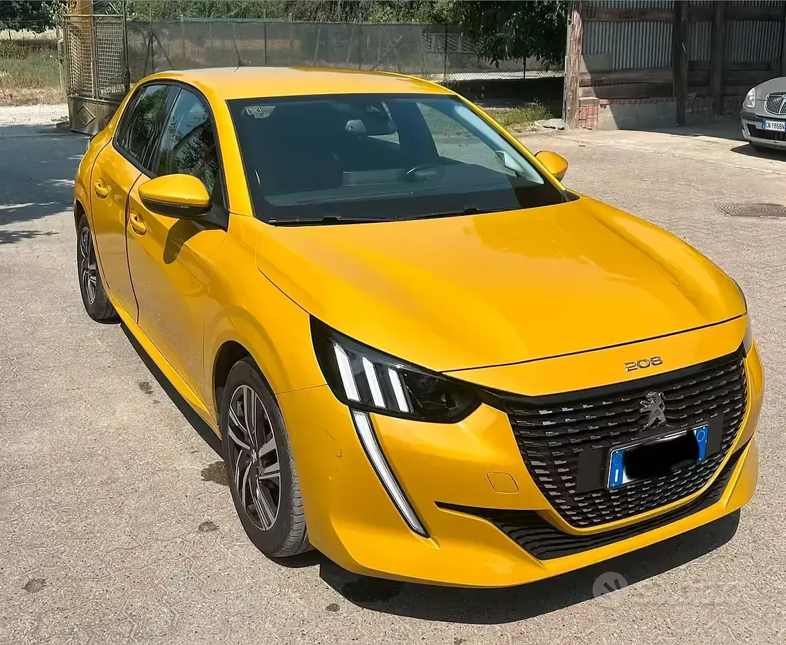 Usata Peugeot 208 102 CV (75 kW) 2020 Utilitaria