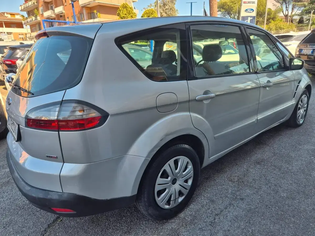 Usata Ford S-MAX Titanium 140 CV (102 kW) 2008 Argento Monovolume