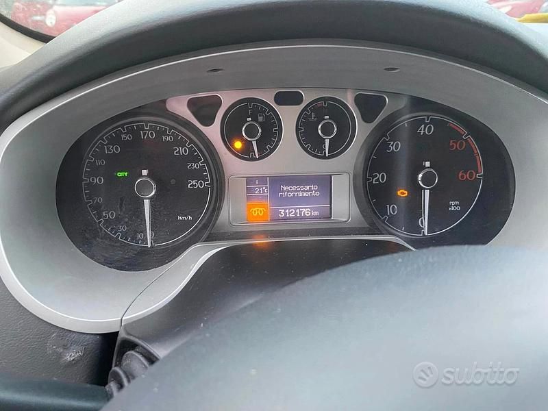 Usata Lancia Delta 120 CV (88 kW) 2011 Bianco Utilitaria