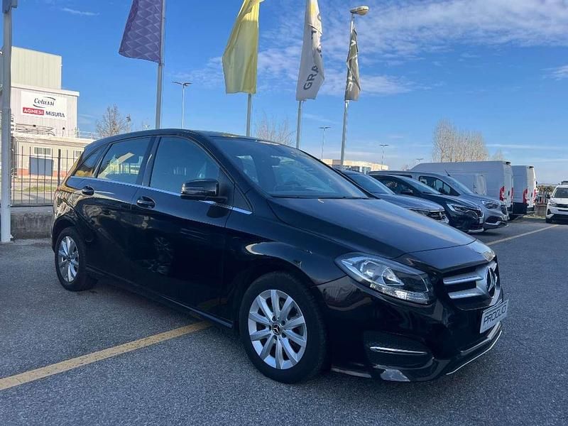 Usata Mercedes B200 Premium 136 CV (100 kW) 2019 2t nero perla Monovolume