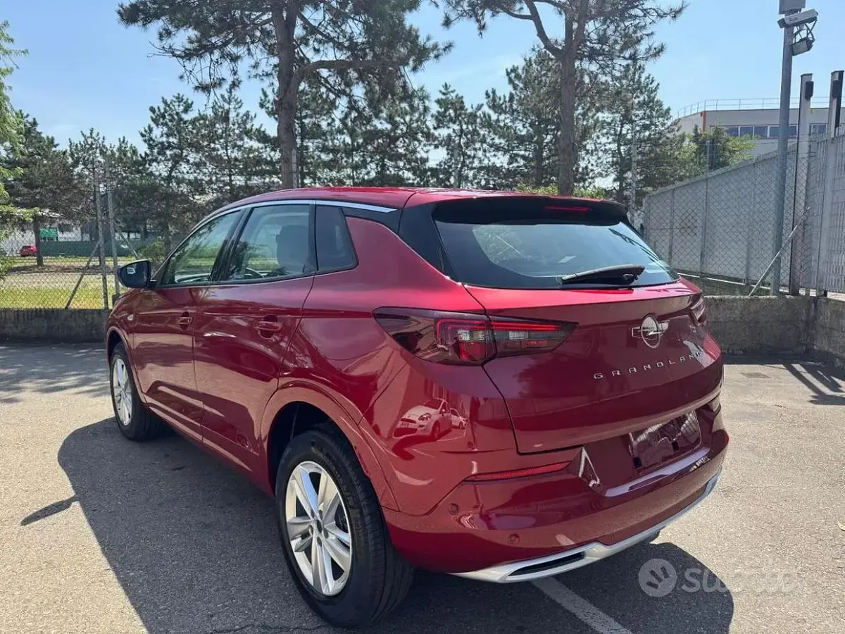 Usata Opel Grandland X Edition 131 CV (96 kW) 2024 Rosso metallizzato SUV