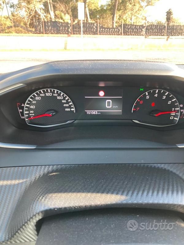 Usata Peugeot 208 102 CV (75 kW) 2021 Bianco Utilitaria