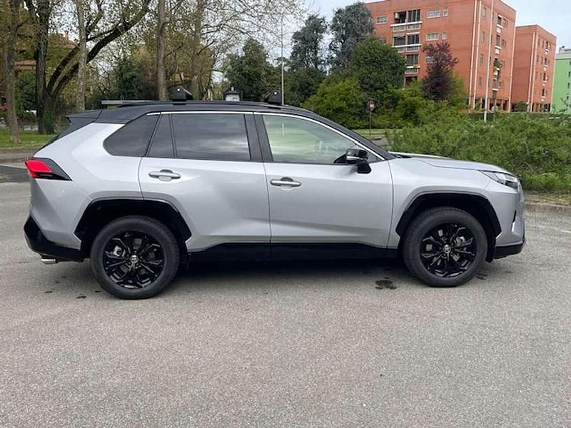 Usata Toyota RAV4 Hybrid Style 185 CV (136 kW) 2023 Argento SUV