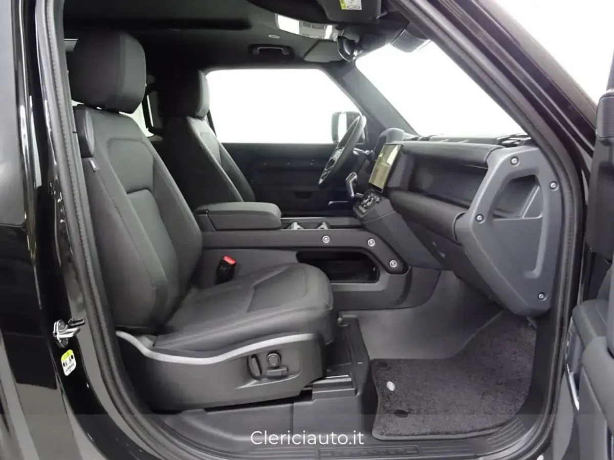 Nuova Land Rover Defender SE Dynamic 200 CV (147 kW) 2026 Nero SUV