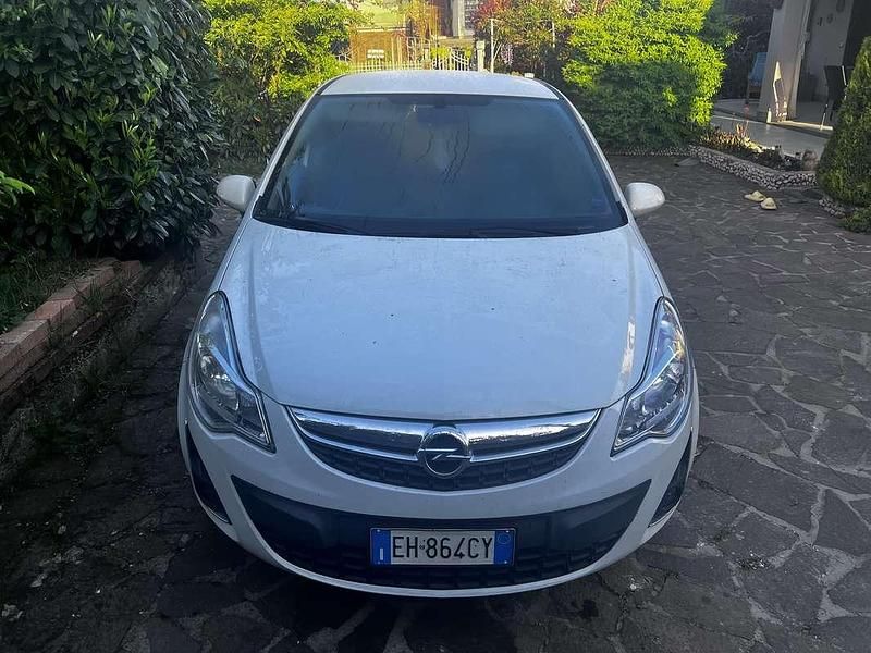 Usata Opel Corsa 75 CV (55 kW) 2011 Utilitaria